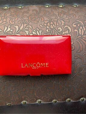 Red Compact Case - Elegant Travel Accessory